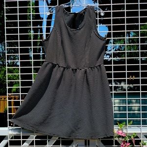 Woman’s 3X thin striped dress